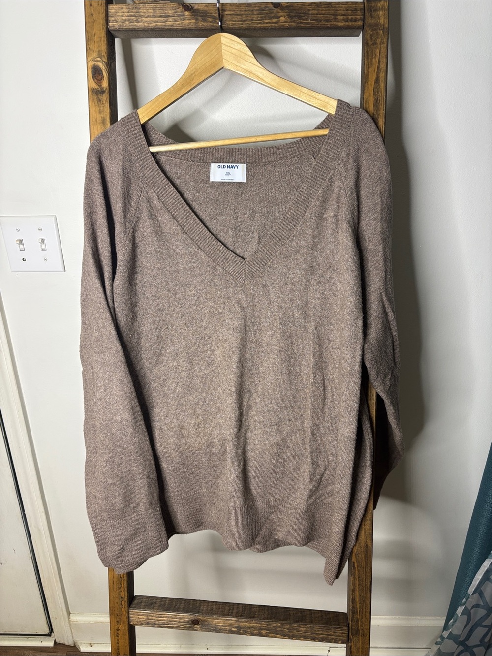 Old Navy SoSoft Women's V-Neck Sweater - Taupe Brown Size XXL